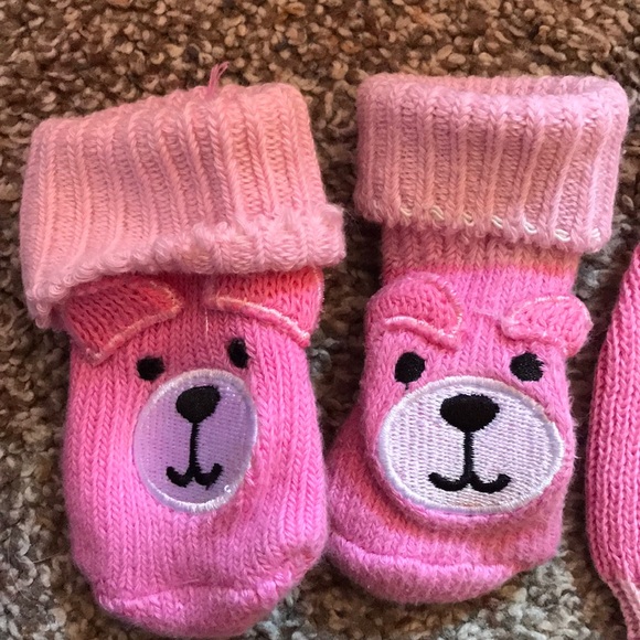 Wee-Tots sweater knit hat and booties! - Picture 3 of 4